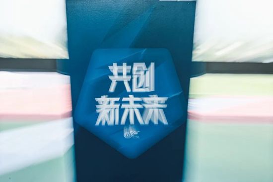 扒开她的内裤把她摸出水软件