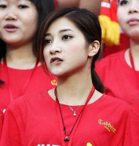 被装修工拿下的四大校花小说